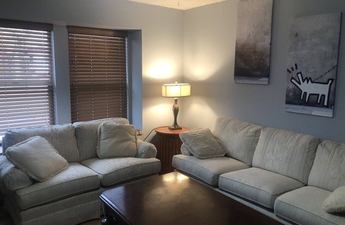 East Colorado Springs Condo | COMFORTABLE CONDO LOCATED CLOSE TO DOWNTOWN AND EASY ACCESS TO I-25