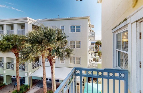 Gulf Place Apartment | Comfortable condo with kitchenette, community pools & hot tub - walk to the beach