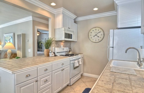 San Clemente Condo | Comfortable coastal condo one block from the beach in Pier Bowl