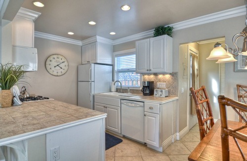 San Clemente Condo | Comfortable coastal condo one block from the beach in Pier Bowl