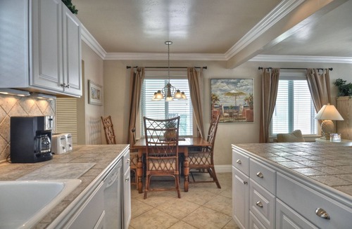 San Clemente Condo | Comfortable coastal condo one block from the beach in Pier Bowl