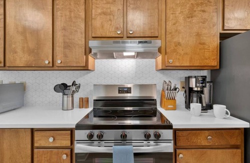 Green Valley Condo | Comfortable Condo for Work or Leisure | Pool & Workspace - Friendly Center Close By