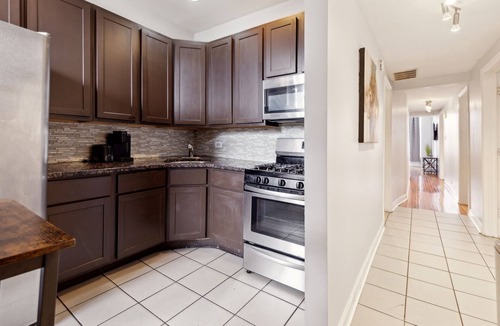 Grand Boulevard Condo | Comfortable Condo In The Heart Of Bronzeville 4 Bedroom Condo by RedAwning