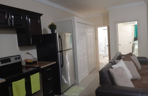 Camperdown Apartment | COMFORTABLE, CONTEMPORARY, CENTRAL