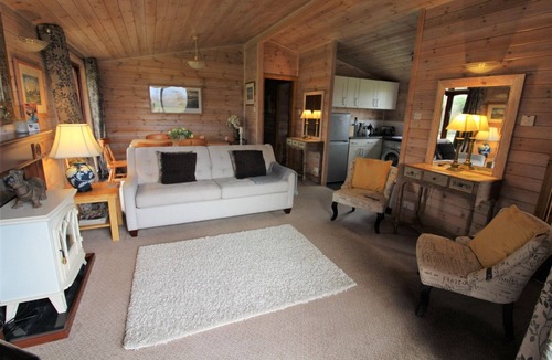 Romney Marsh Cottage | comfortable Cottage with Wooden Deck