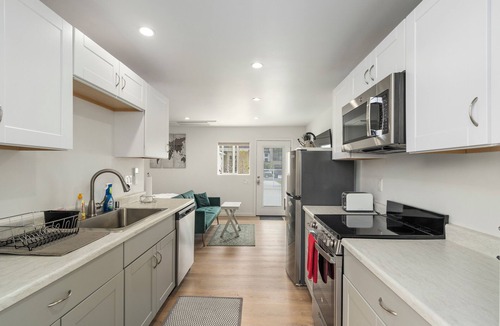 Torrance Cottage | Comfortable cottage 1 mile from the beach