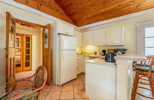 Downtown Cabin | Comfortable Cottage with Private Pool & Lovely Garden - Great Location