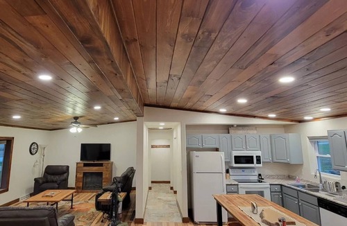 Sparta House | Comfortable Country Home w Expansive Views of Beautiful Big Creek Valley