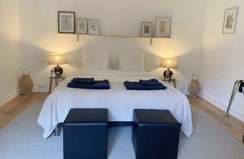 Perroy House | Comfortable country house