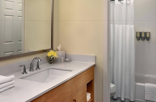 Omaha Hotel | Comfortable Countryside Stay! Onsite Pool, Free Breakfast, Pets Allowed