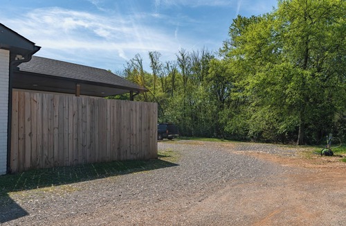 Murfreesboro House | Comfortable Cozy White Brick Stay New by MTSU & DownTown Square Murfreesboro
