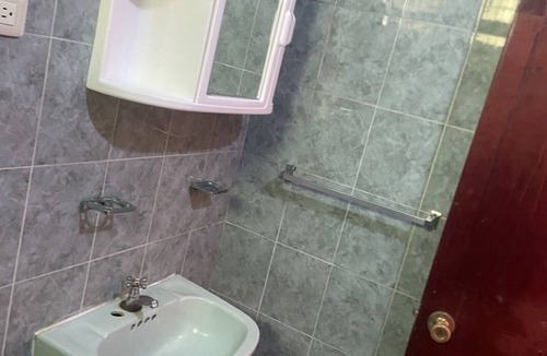 Gascue Hotel | Comfortable Double Bed Room with Private Bathroom – National District