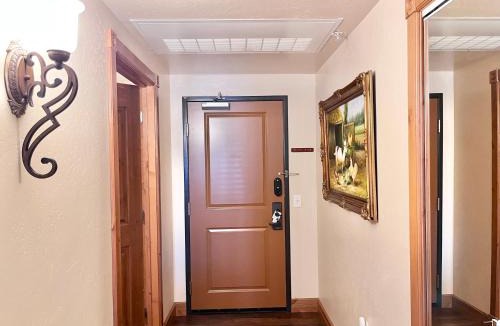 Zermatt Apartment | Comfortable Double Queen Suite Near Park City & Ballerina Farms #1055