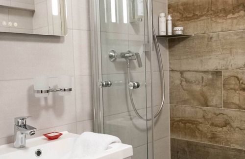 Heidenheim Apartment | Comfortable double room in a central location on the market square in Heidenheim