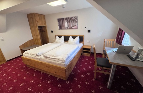 Heidenheim Apartment | Comfortable double room in the historic town center of Heidenheim