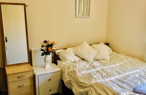 North Glasgow House | Comfortable double room close to the city centre