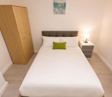 Newark upon Trent House | Comfortable Double Room, private bathroom, not ensuite