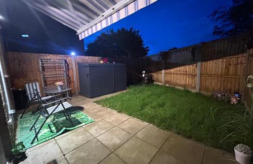 Hatfield House | Comfortable double room & single room in vibrant Hatfield neighbourhood