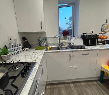 Hatfield House | Comfortable double room & single room in vibrant Hatfield neighbourhood
