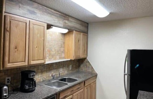 Lawton Apartment | Comfortable downstairs 2 bed next to Fort Sill!