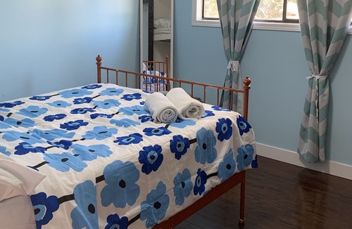 Maple Ridge House | Comfortable Downtown Maple Ridge Home sleeps 12 guests