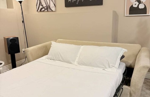 Burnaby House | Comfortable + Economic 2 Bedroom Suite