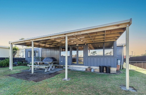 Himatangi Beach House | Comfortable family home 5 minute walk to the beach