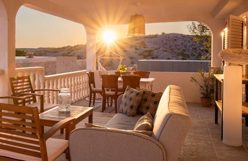 Cesarica Apartment | Comfortable family-sized apartman for family or friends. Private beach