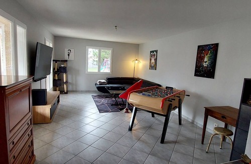 Beaurepaire Cabin | Comfortable family villa with pool, jacuzzi, playground and pets
