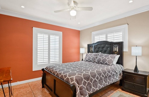 Lynwood House | Comfortable Family size home, 20 min away from theme park!