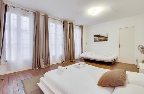 Saint-Vincent-de-Paul Apartment | Comfortable flat in the middle of Paris