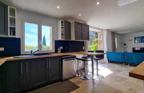 Pertuis Apartment | Comfortable flat – Swimming pool, boules court & peaceful setting in Pertuis