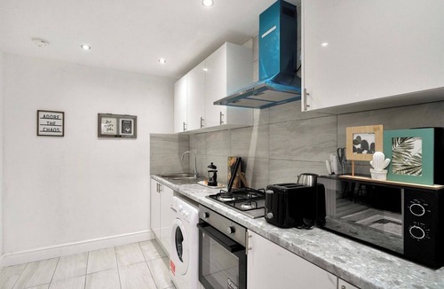 Belvedere Apartment | Comfortable Four-Bedroom Stay with Balcony