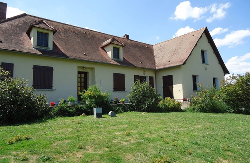 Brigueil-le-Chantre House | Comfortable, Spacious Gite with pool