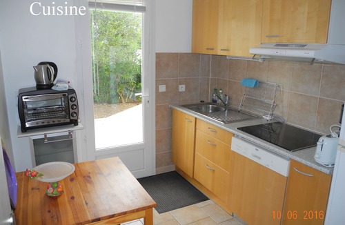 Carnoux-en-Provence Villa | Comfortable garden level in villa