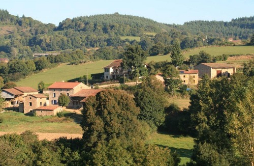Saint-Romain-d'Urfe Cottage | Comfortable ecogite with private terrace in the countryside