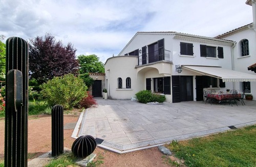 Saint-Romain-le-Puy Cottage | Comfortable house, nature and heritage - 6 guests