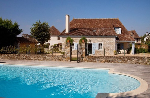 Sauveterre-de-Bearn Villa | Comfortable house with swimming pool, ideally located between Béarn and the Basque Country