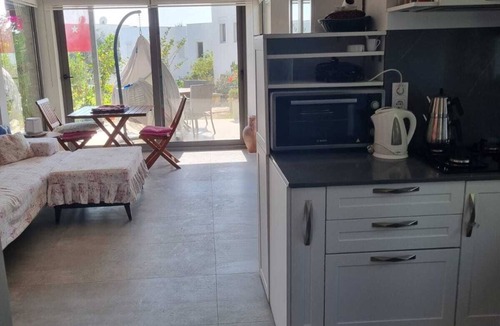 Bodrum City Center Apartment | Comfortable garden flat near to center easy access to public transport and Quiet