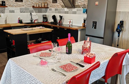 Carcassonne Villa | Comfortable gite well located bath/remous terrace enclosed garden dogs accepted!