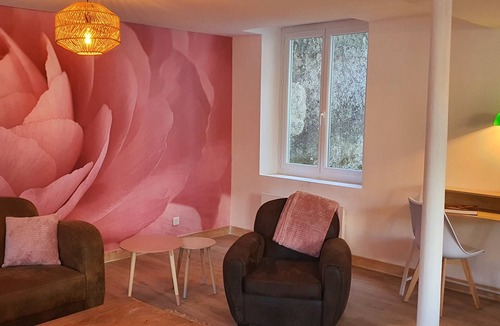 Chateaudun House | Comfortable gite with private jacuzzi