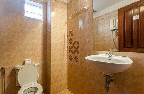 Downtown Siem Reap Hotel | Comfortable group of 10pax stay in 5 rooms-same floor, centrally located house