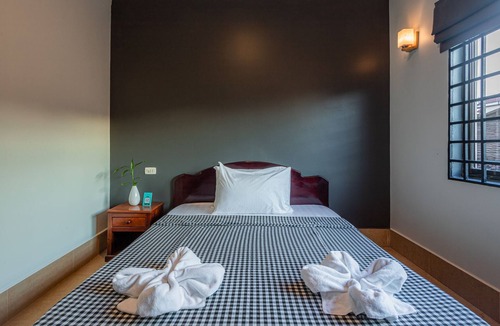 Downtown Siem Reap Hotel | Comfortable group of 10pax stay in 5 rooms-same floor, centrally located house
