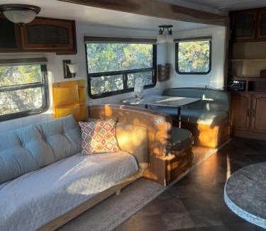 Bodfish House | Comfortable Guest RV With EV charger Semi Rural Area