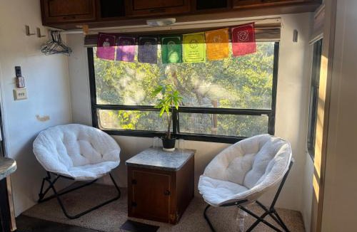 Bodfish House | Comfortable Guest RV With EV charger Semi Rural Area