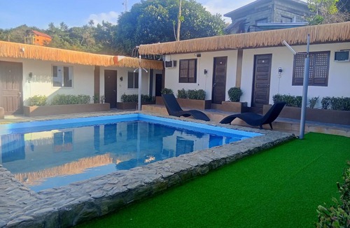 Puerto Galera House | Comfortable Hostel Bunk Bed Stay!