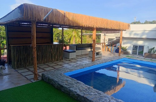 Puerto Galera House | Comfortable Hostel Bunk Bed Stay!
