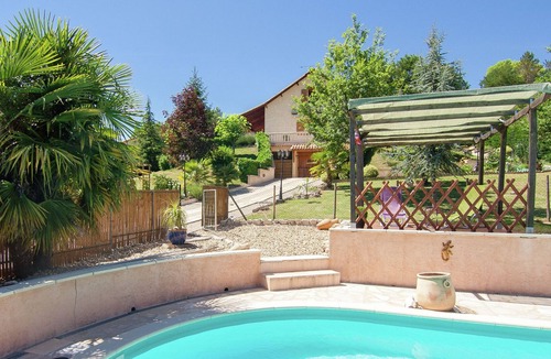 Manzac-sur-Vern House | Comfortable holiday home with private swimming pool, plenty of space and privacy