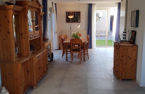 Breskens House | Comfortable holiday house 6 people directly behind the dike Pet allowed WiFi