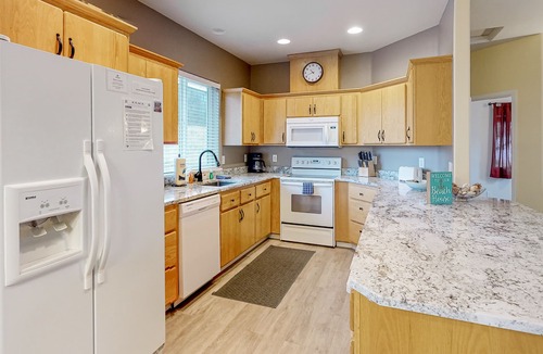 Kiwanda Shores House | Comfortable home close to beach with deck & game room - close to town